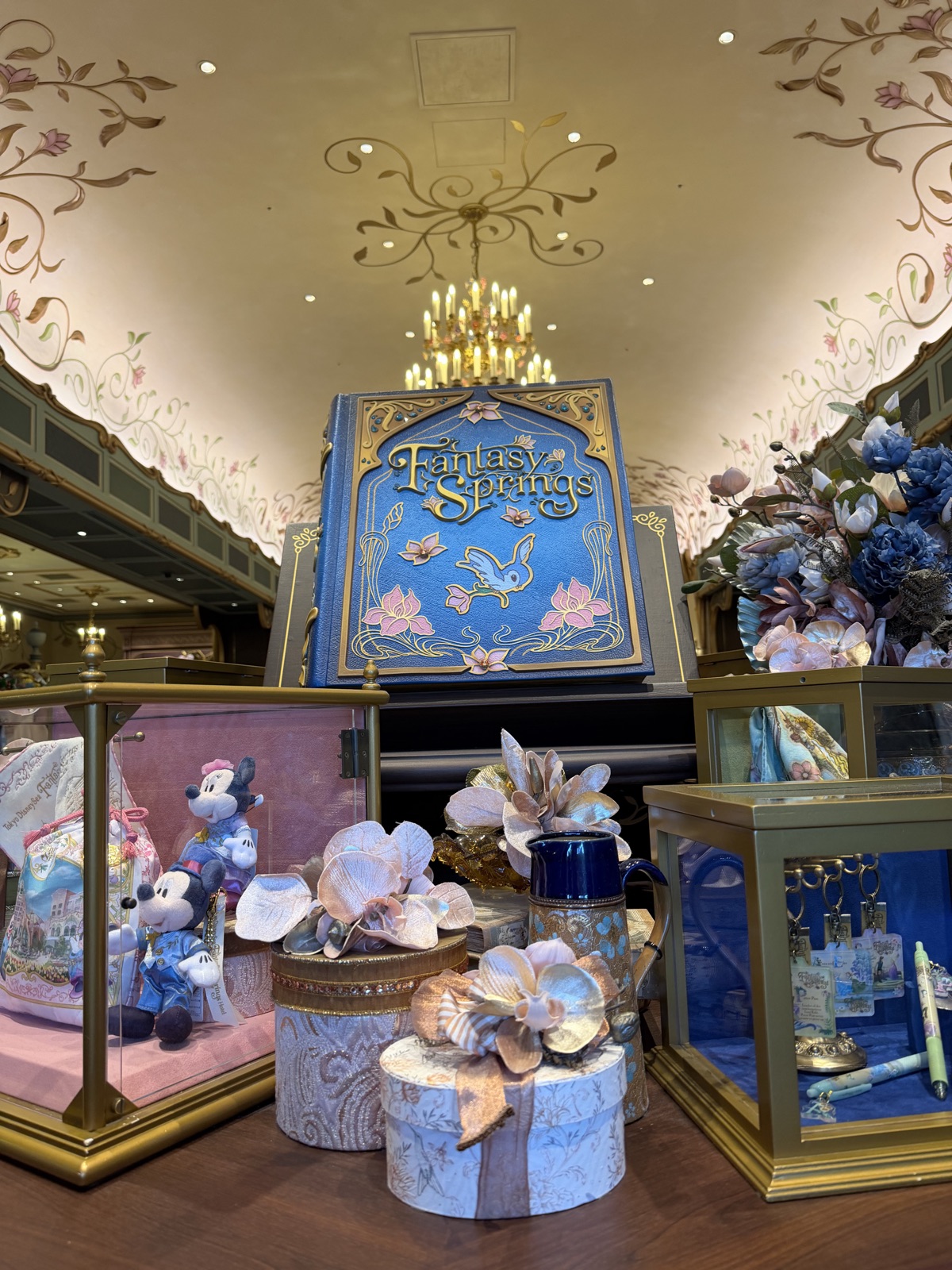 ファンタジースプリングスのグッズ売り場のディスプレイ